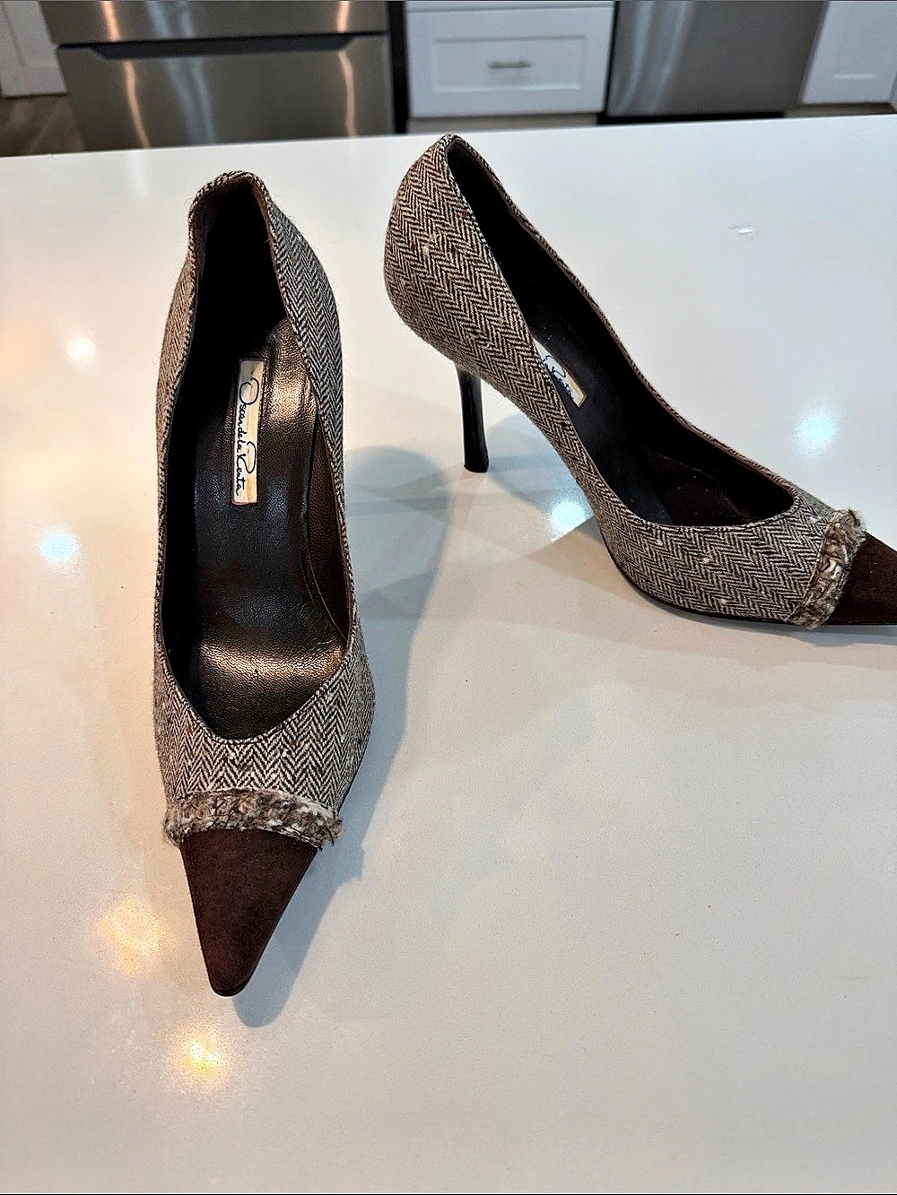 Oscar de la Renta Pointed Toe Heels in Brown & Gray tweed with brown suede 👠 vin